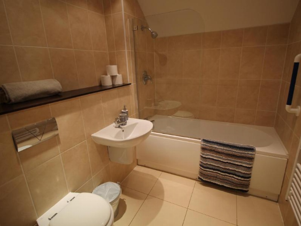 Ashgrove Court Penthouse's by Cardiff Holiday Homes Image 13