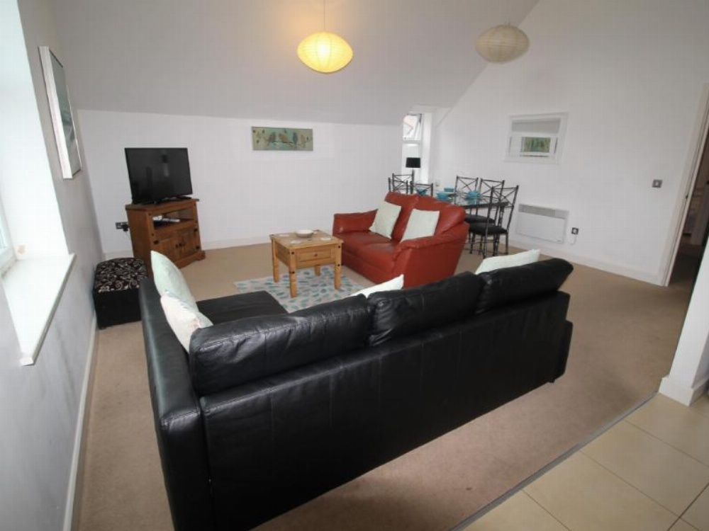 Ashgrove Court Penthouse's by Cardiff Holiday Homes Image 15