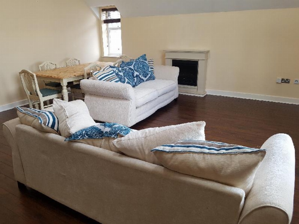 Ashgrove Court Penthouse's by Cardiff Holiday Homes Image 20