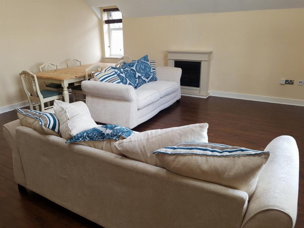 Ashgrove Court Penthouse's by Cardiff Holiday Homes Image 21